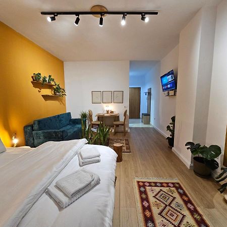Vibe Studio Apartment Tirana Bagian luar foto
