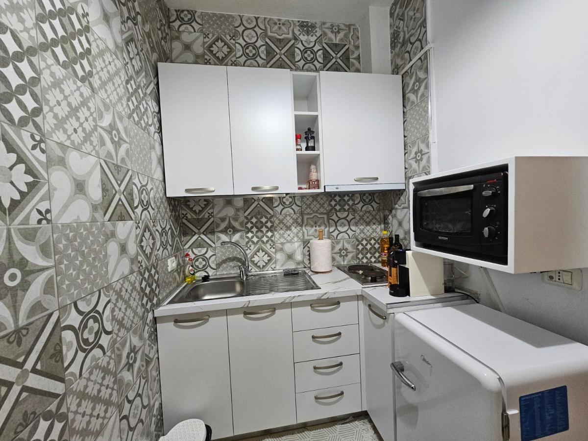 Vibe Studio Apartment Tirana Bagian luar foto